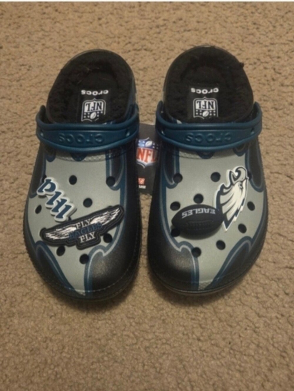 CROCS NFL Philadelphia Eagles Classic Lined Clogs Sz 8 Men's/10 Women's NWT - Picture 2 of 6